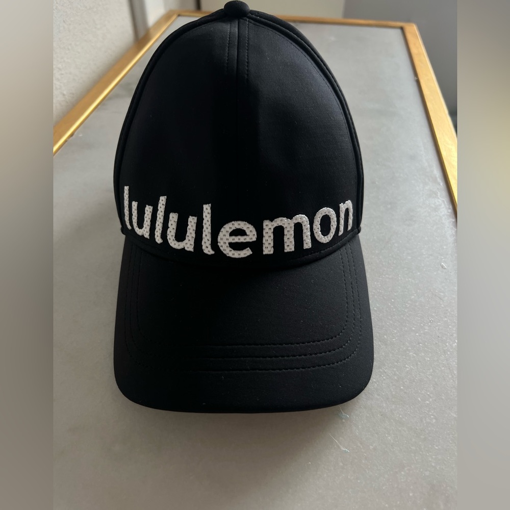Lululemon Athletica baller hat (Black)